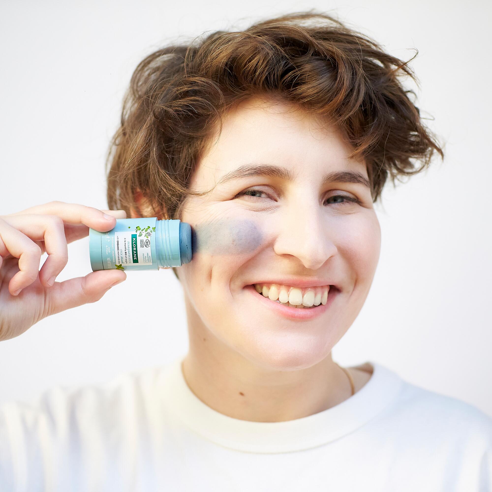 <span class="ezstring-field">kl_aquatic-mint_face_lifestyle_patrice_2021 -7--368-449</span>